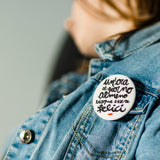 Spilla "Un'ora al giorno almeno bisogna essere felici"